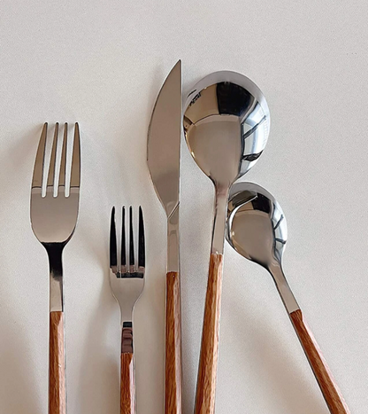 Set de Couverts en Bois Élégant