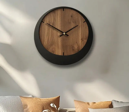 Wanduhr aus Holz