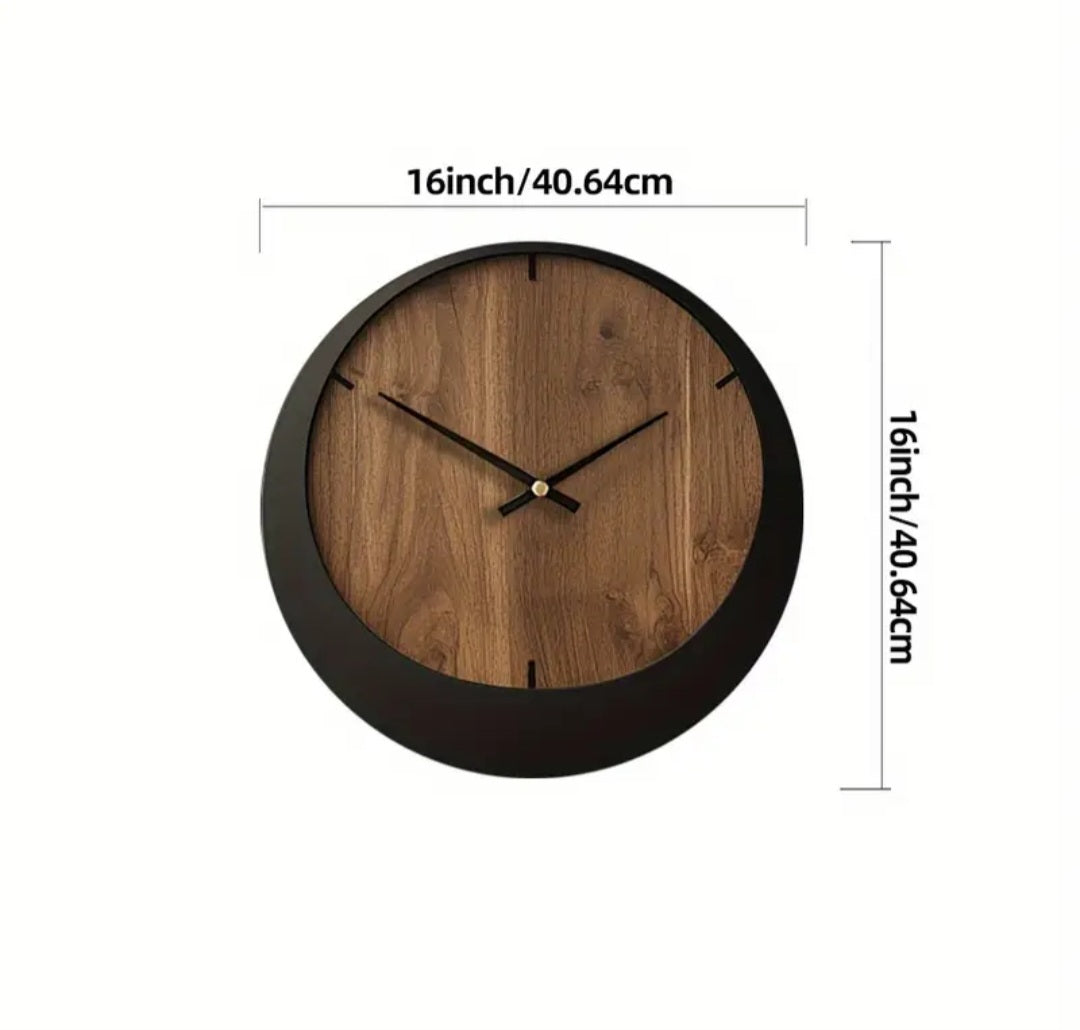 Wanduhr aus Holz